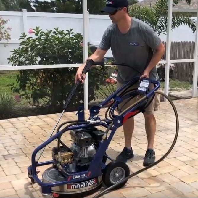 DPW 2500 cleaning pool tiles